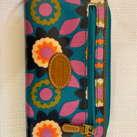 FOSSIL flowered print wallet Almost new - Picture 2 of 14